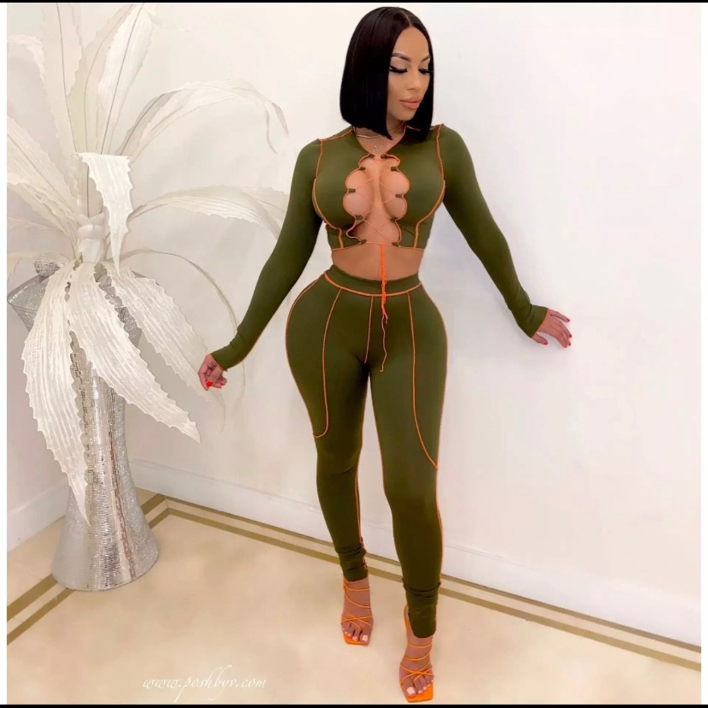 Two piece sets - Picture 2 of 3